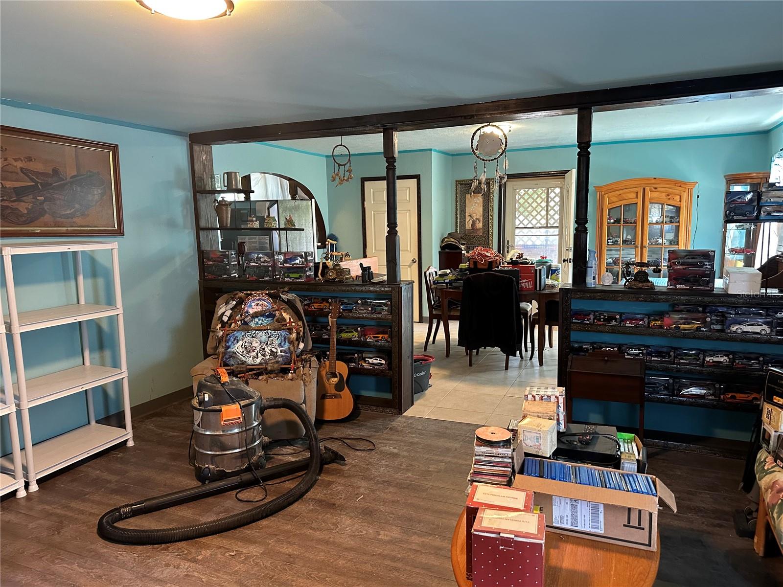 Image 8 of 26 For 8240 Edgehill Court