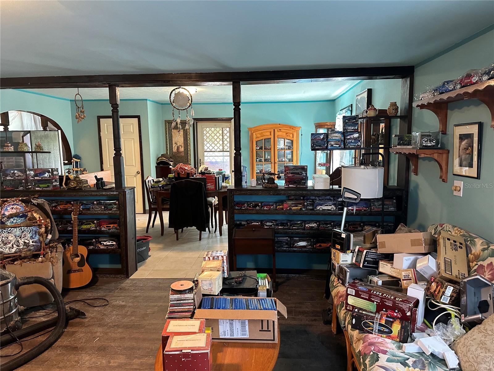 Image 9 of 26 For 8240 Edgehill Court