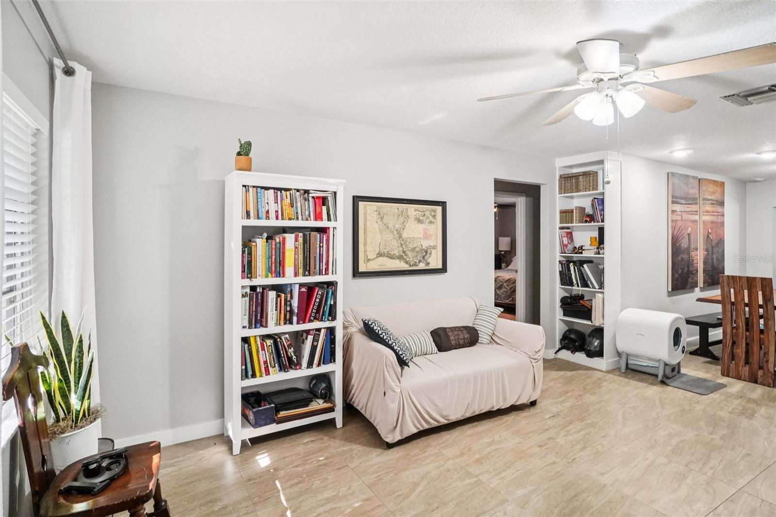 Image 33 of 56 For 162 Lincoln Circle N