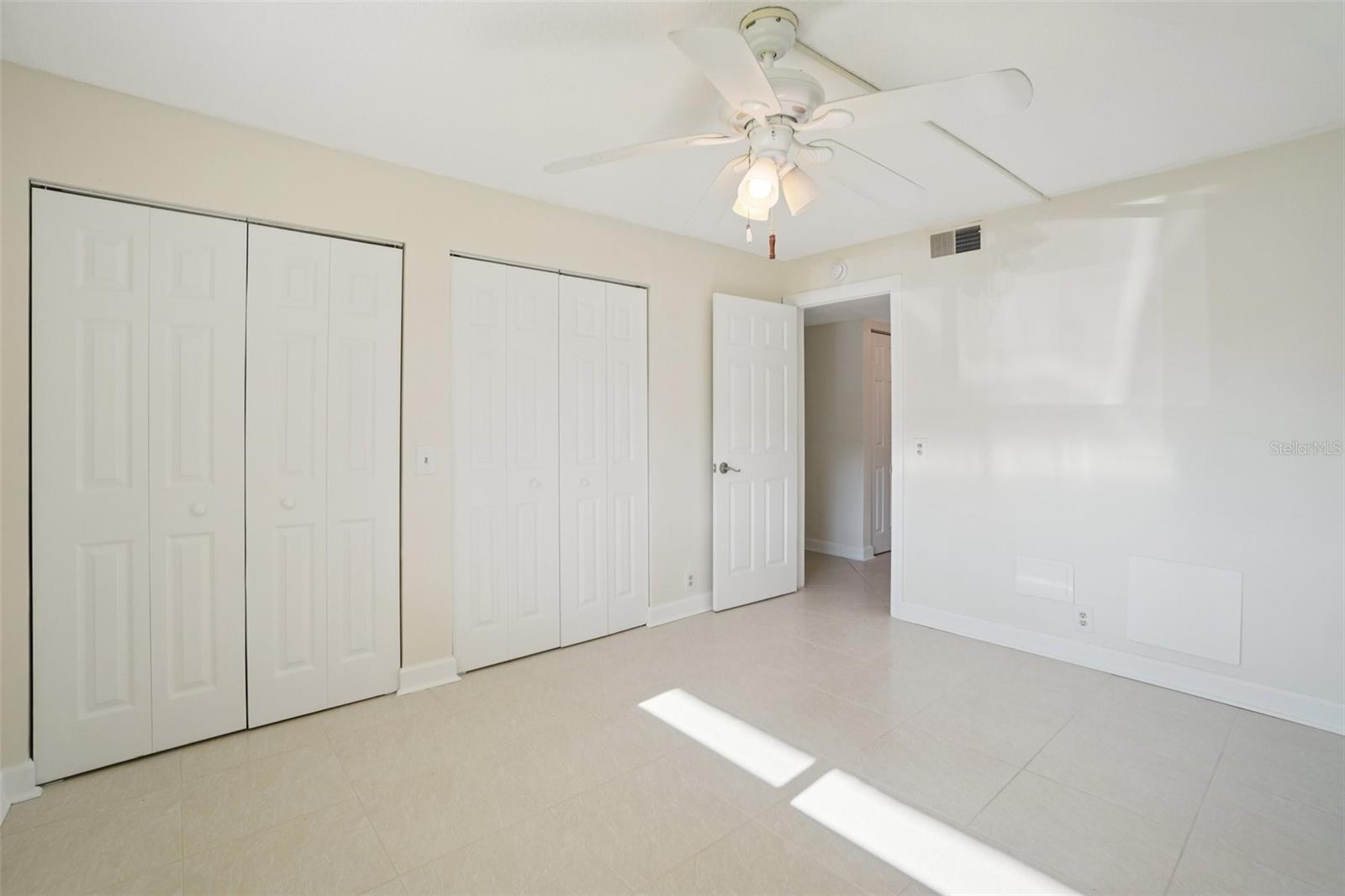 Image 12 of 37 For 1847 Shore Drive S 117