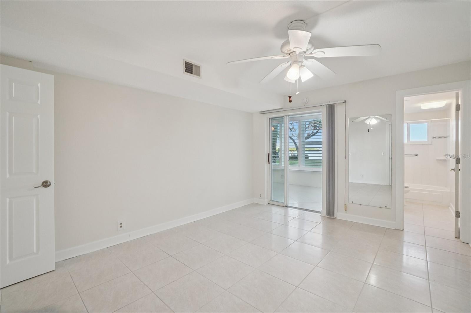 Image 19 of 37 For 1847 Shore Drive S 117