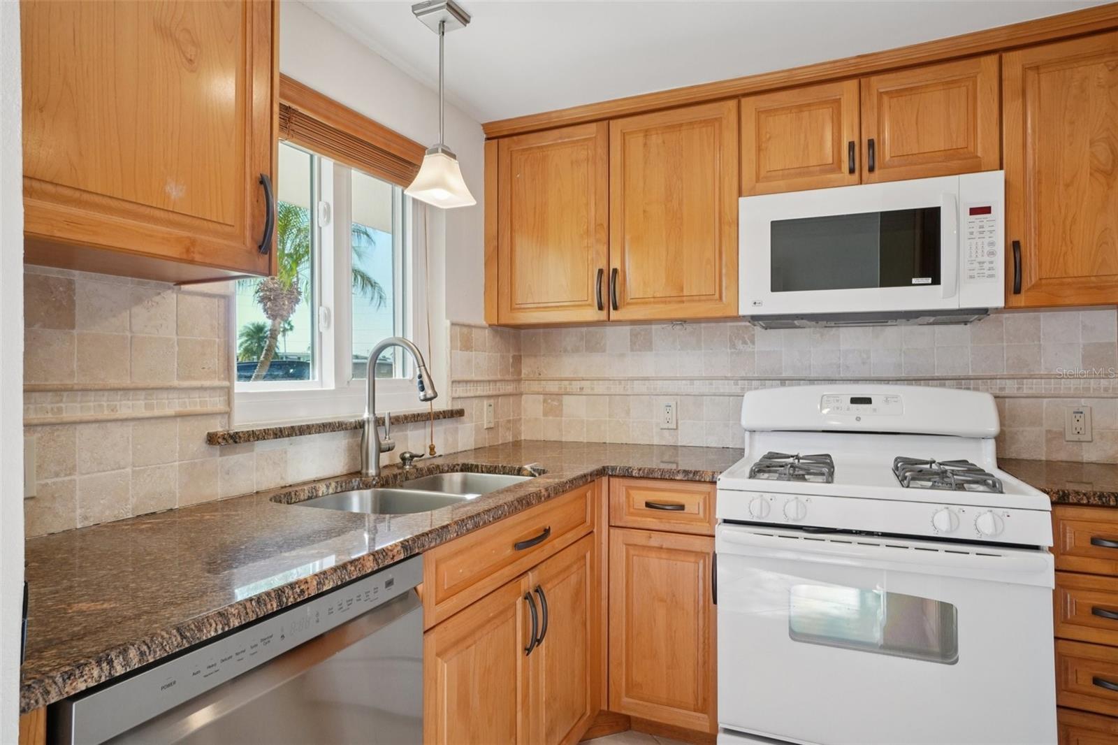 Image 3 of 37 For 1847 Shore Drive S 117