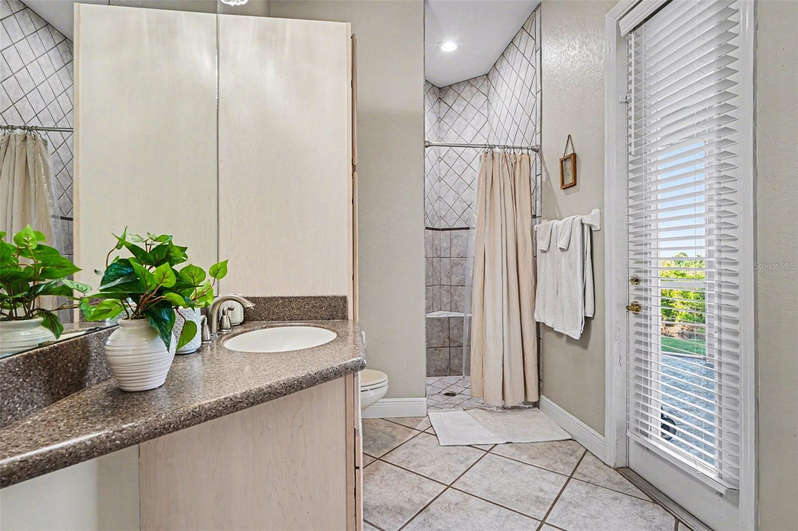 Image 22 of 43 For 3085 Landings Court