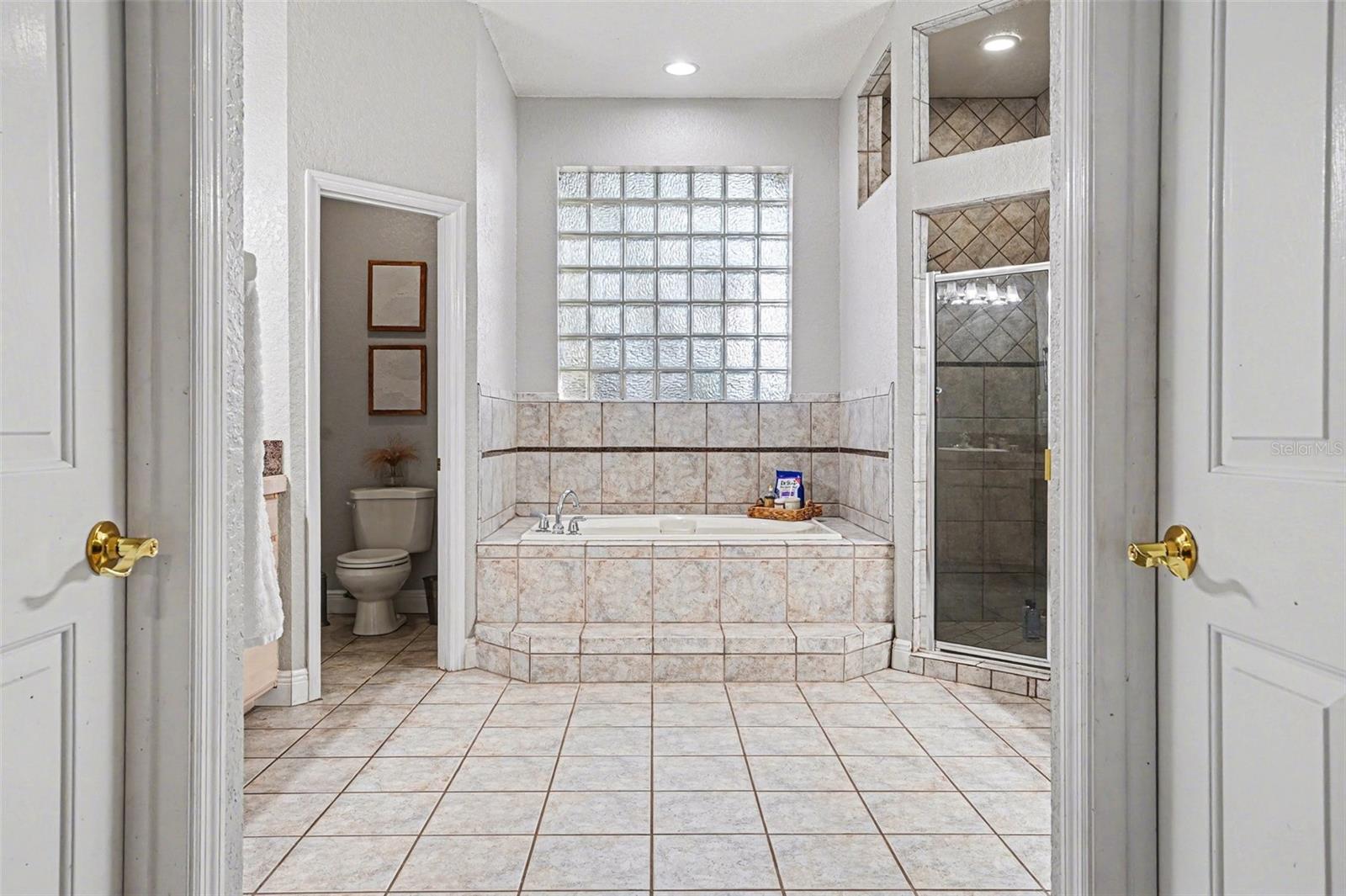 Image 23 of 43 For 3085 Landings Court