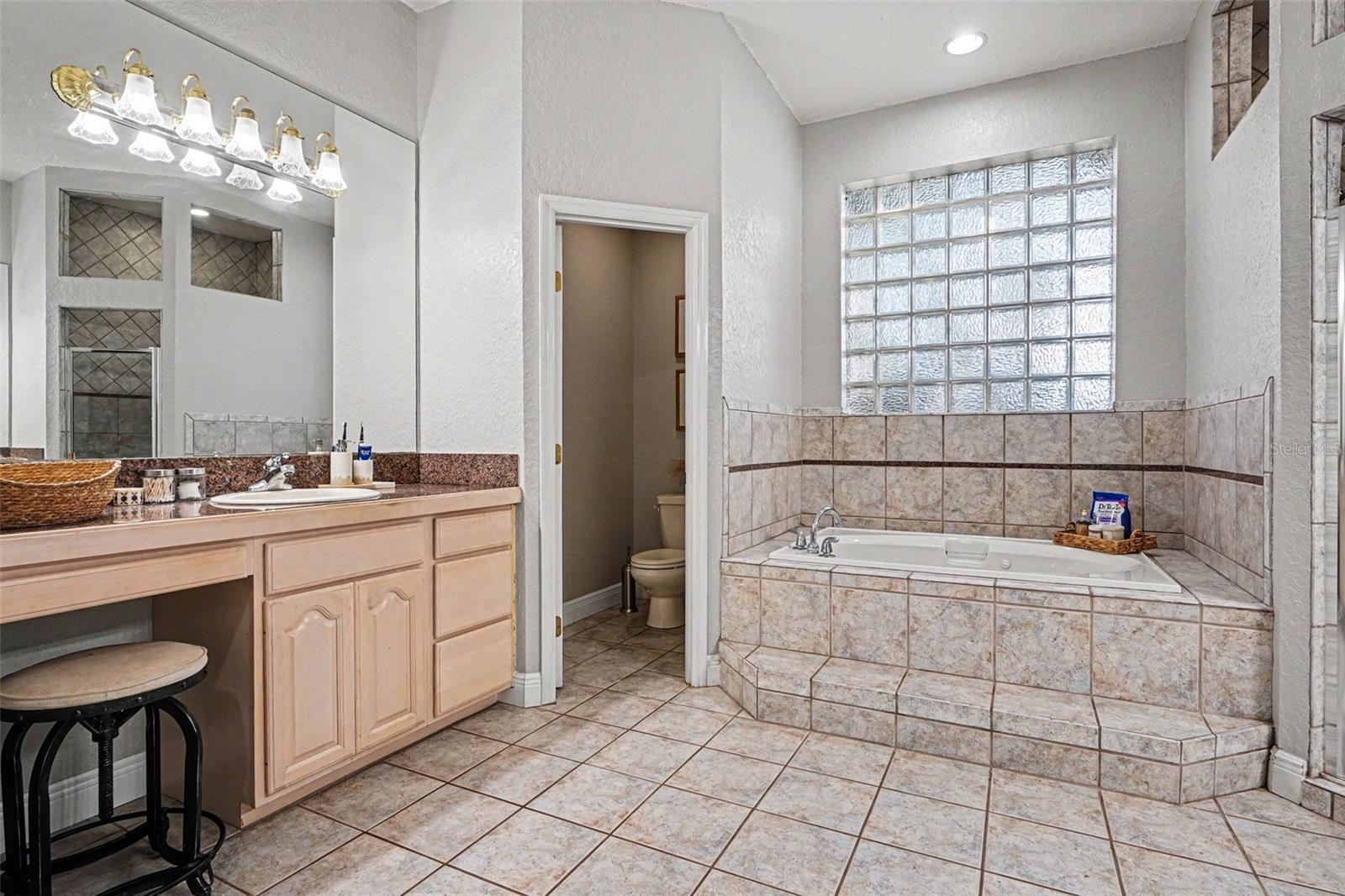 Image 25 of 43 For 3085 Landings Court