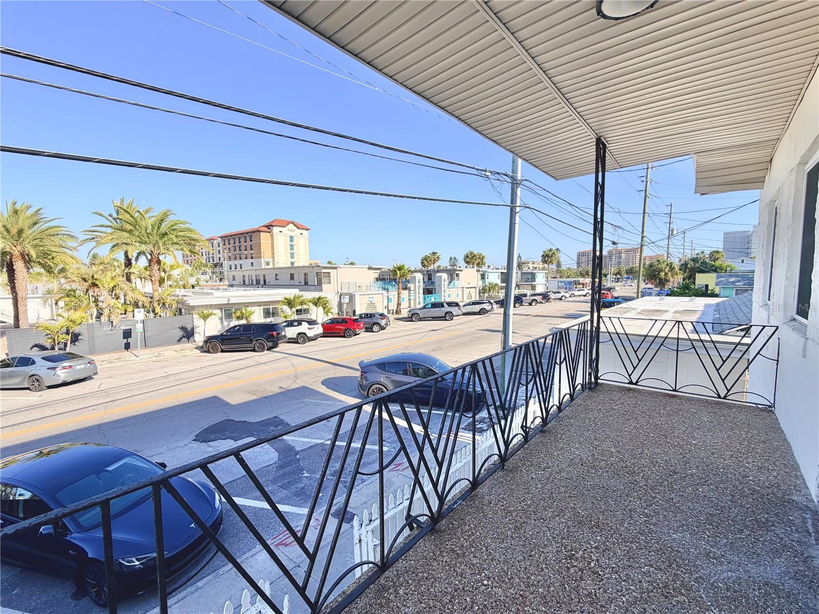 Image 16 of 50 For 664 Mandalay Avenue