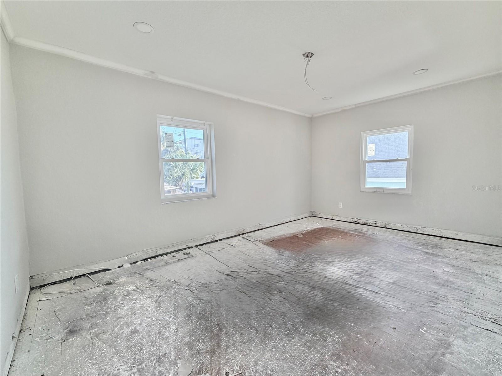 Image 19 of 50 For 664 Mandalay Avenue