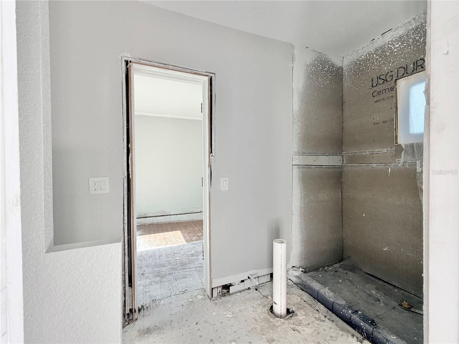 Image 23 of 50 For 664 Mandalay Avenue