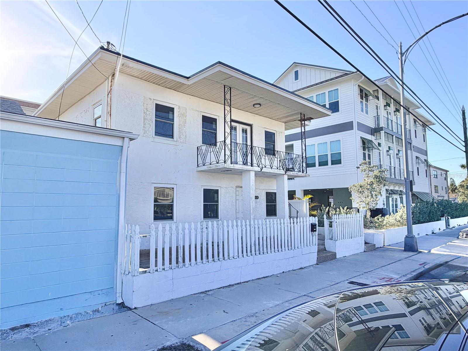 Image 4 of 50 For 664 Mandalay Avenue