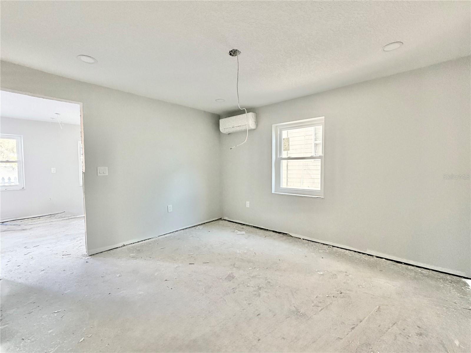 Image 41 of 50 For 664 Mandalay Avenue