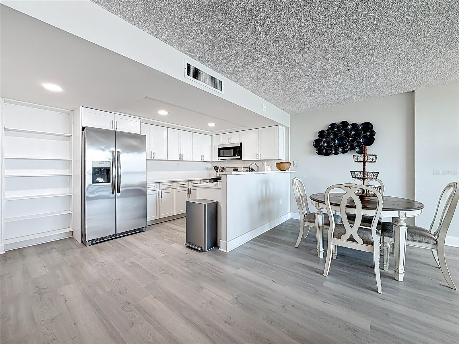 Image 15 of 79 For 400 Island Way 1411