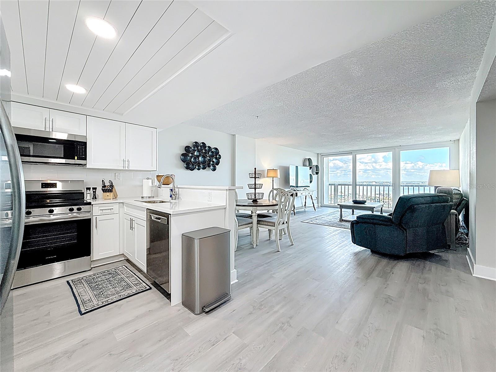 Image 17 of 79 For 400 Island Way 1411