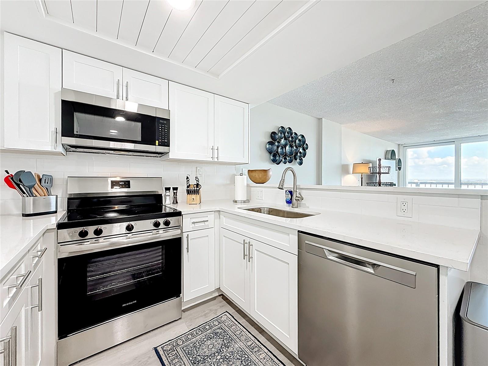 Image 20 of 79 For 400 Island Way 1411