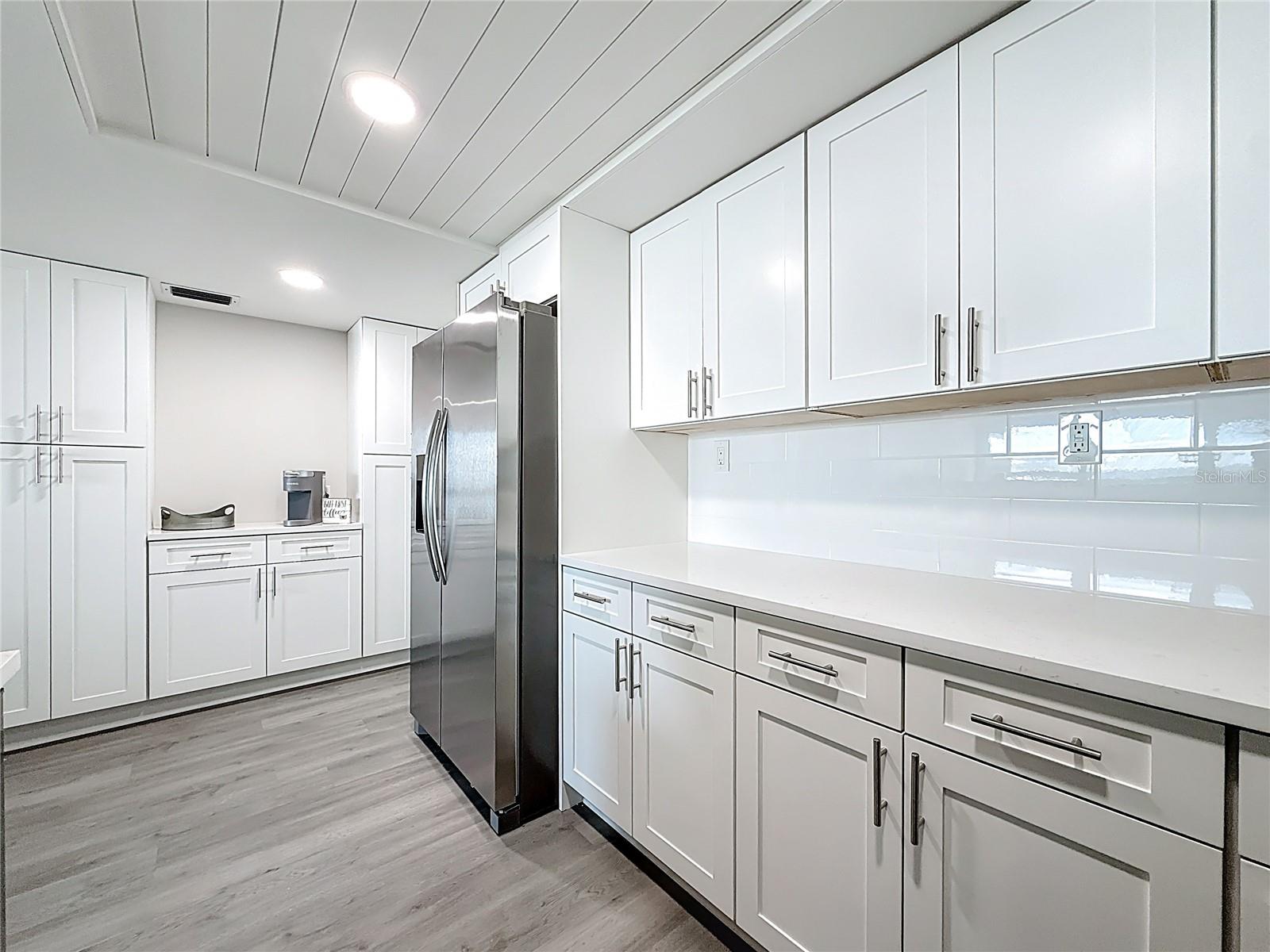 Image 21 of 79 For 400 Island Way 1411