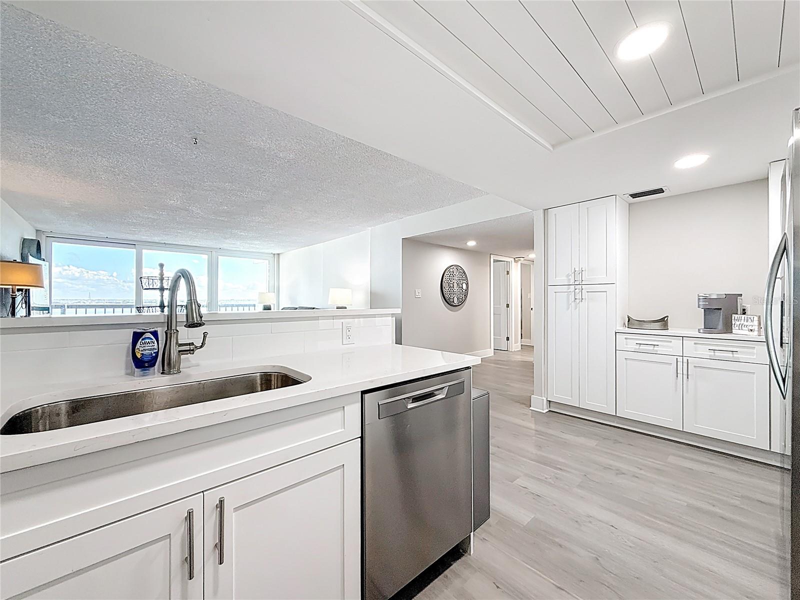 Image 22 of 79 For 400 Island Way 1411