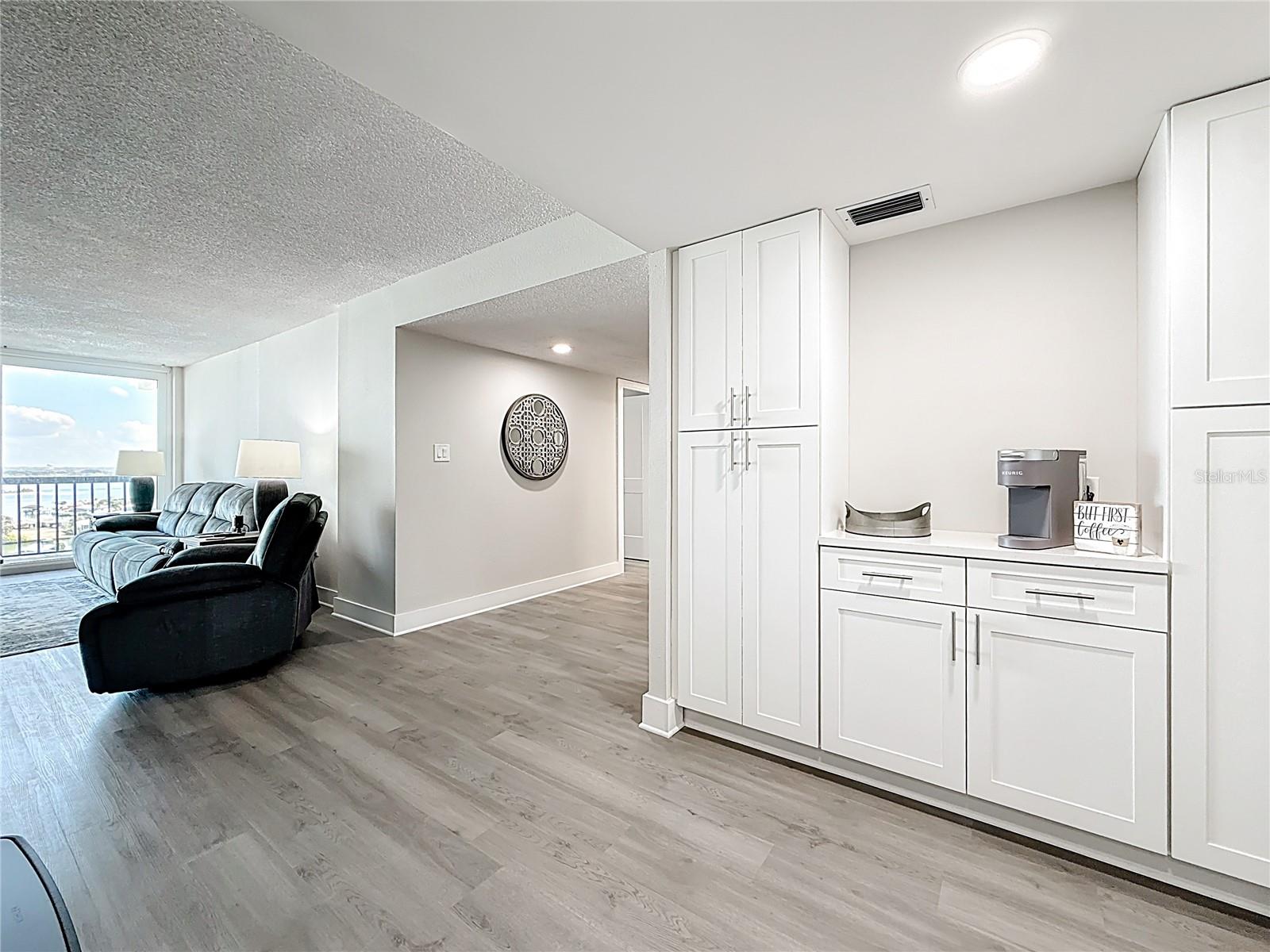 Image 23 of 79 For 400 Island Way 1411