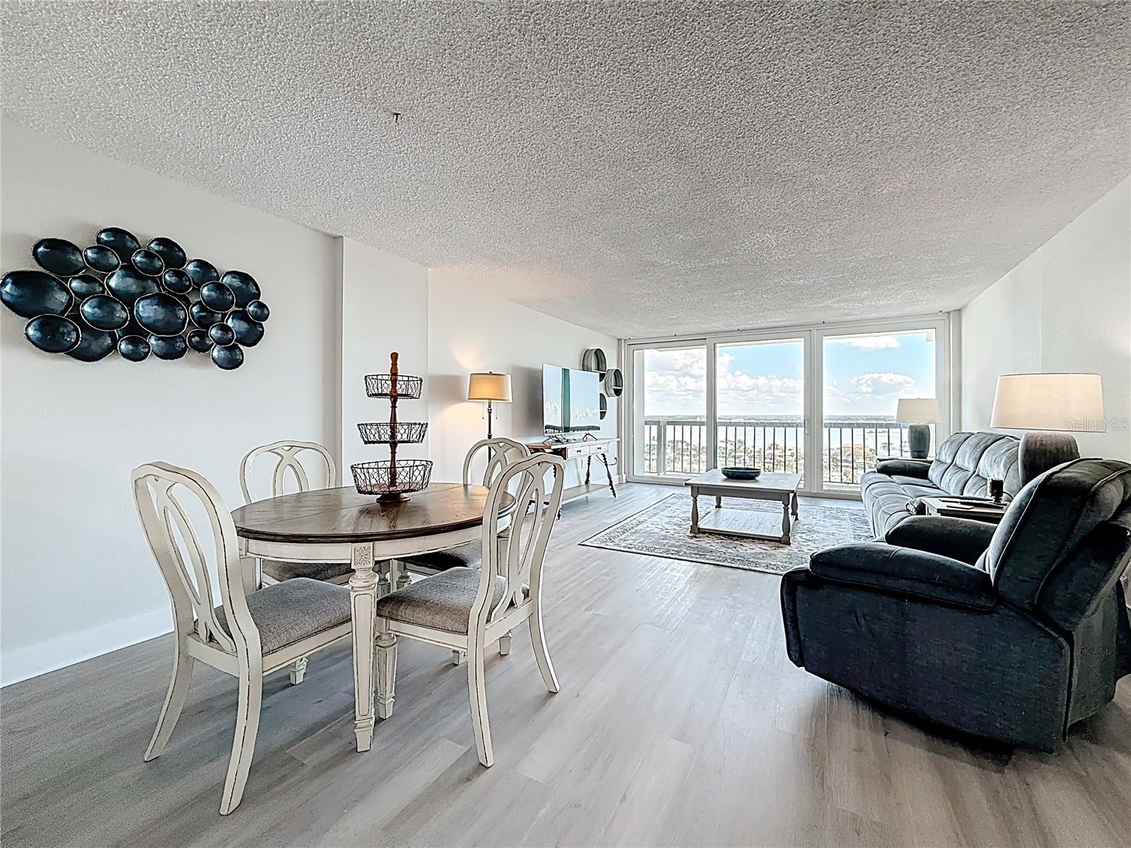 Image 24 of 79 For 400 Island Way 1411