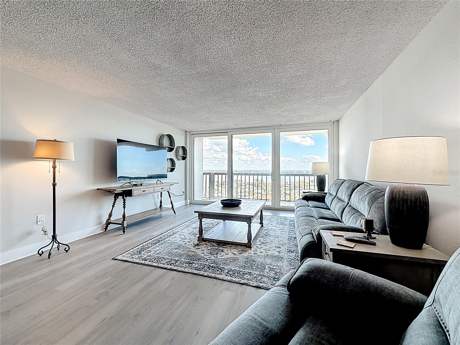 Image 26 of 79 For 400 Island Way 1411