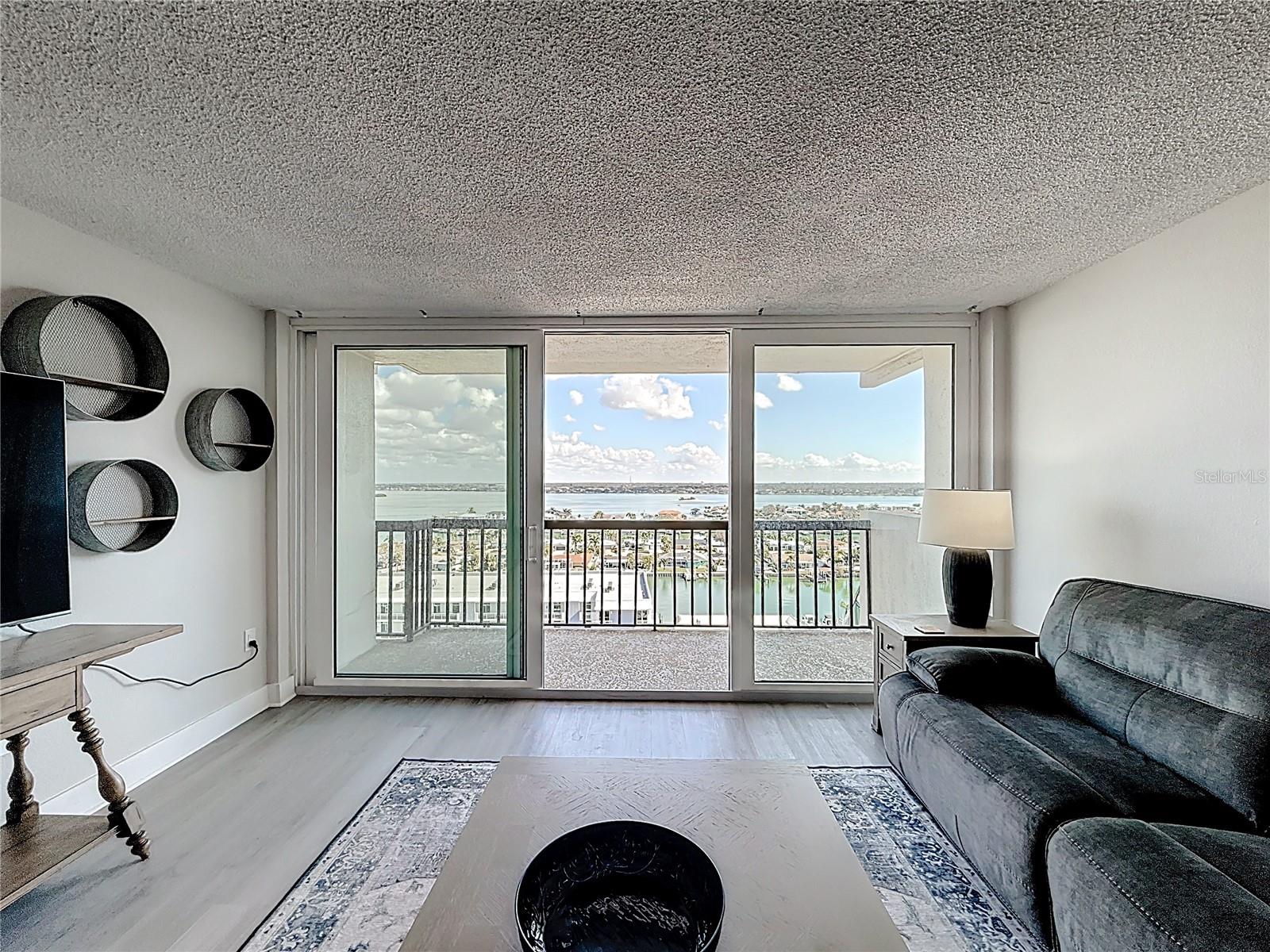 Image 29 of 79 For 400 Island Way 1411