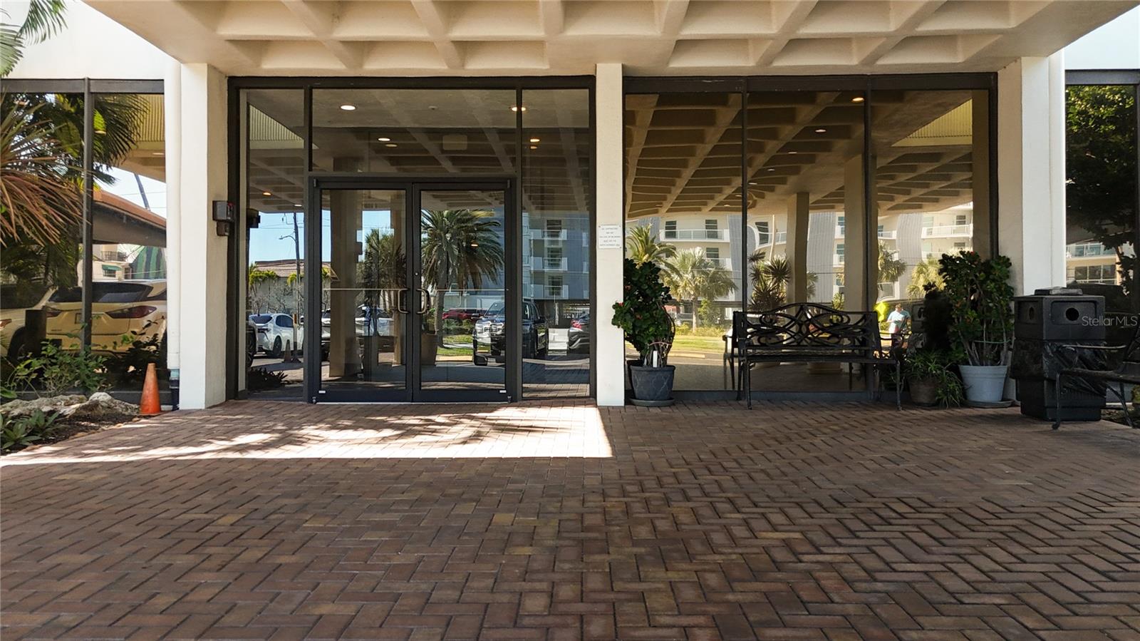 Image 3 of 79 For 400 Island Way 1411