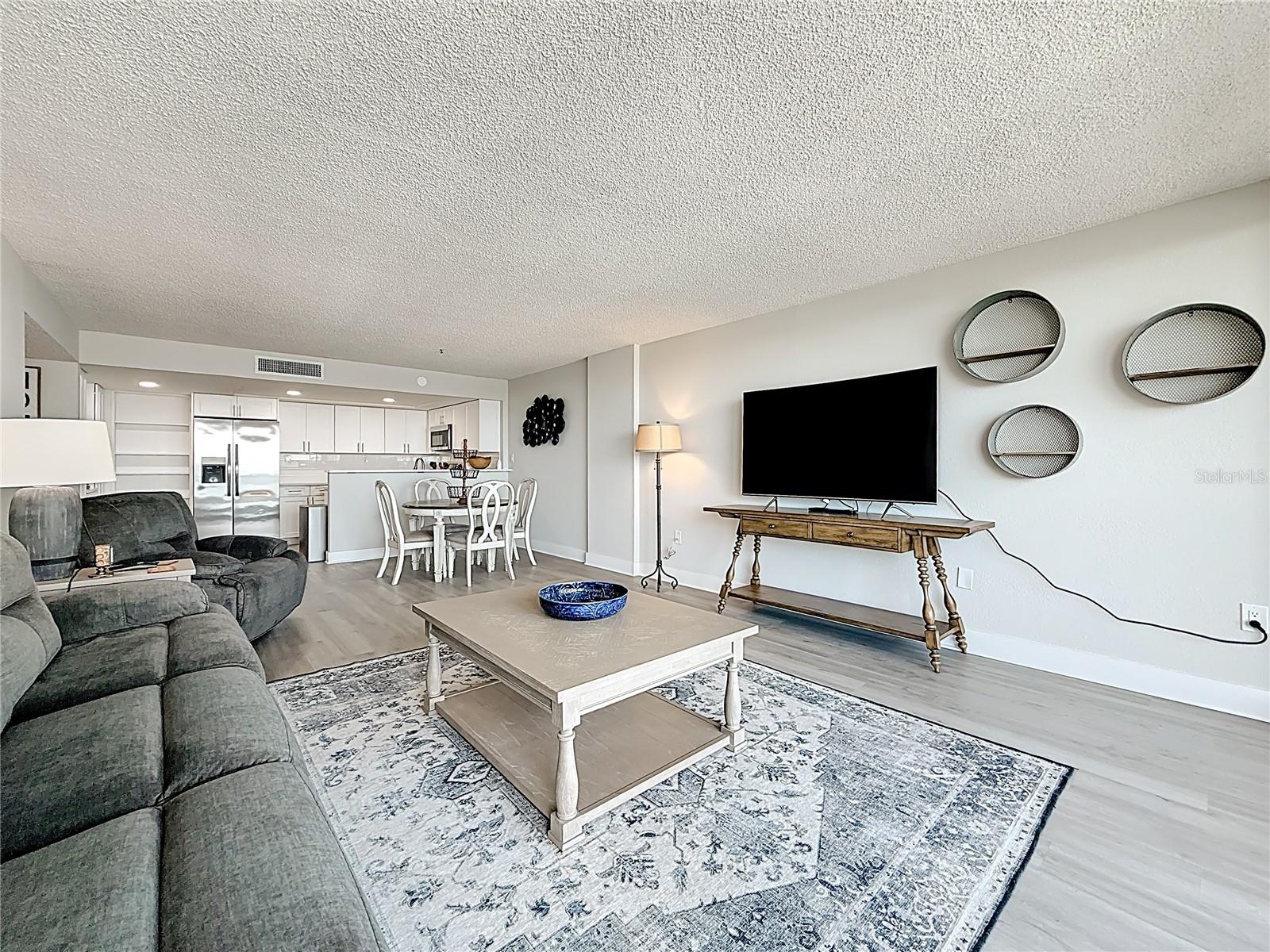 Image 31 of 79 For 400 Island Way 1411