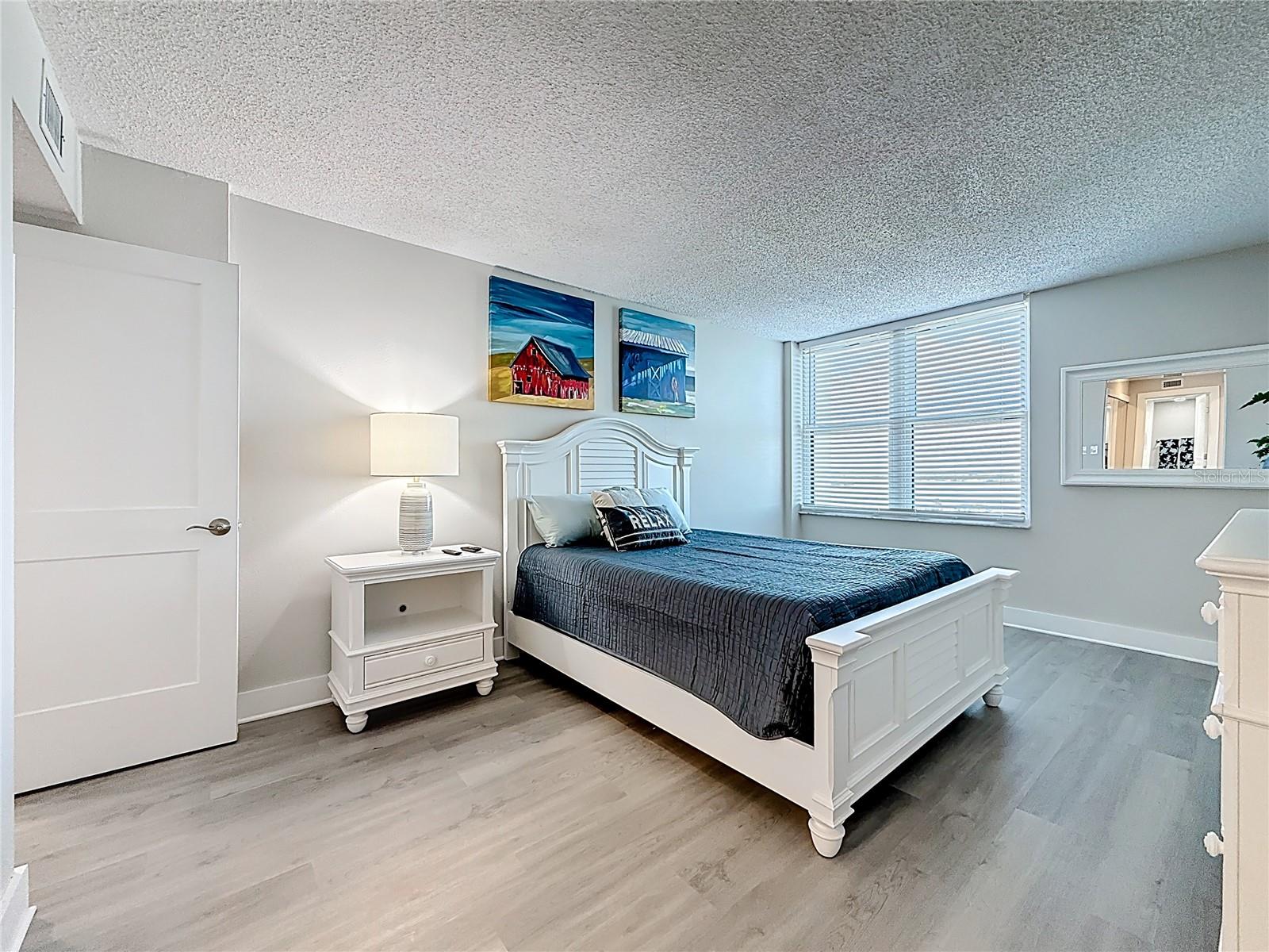 Image 33 of 79 For 400 Island Way 1411