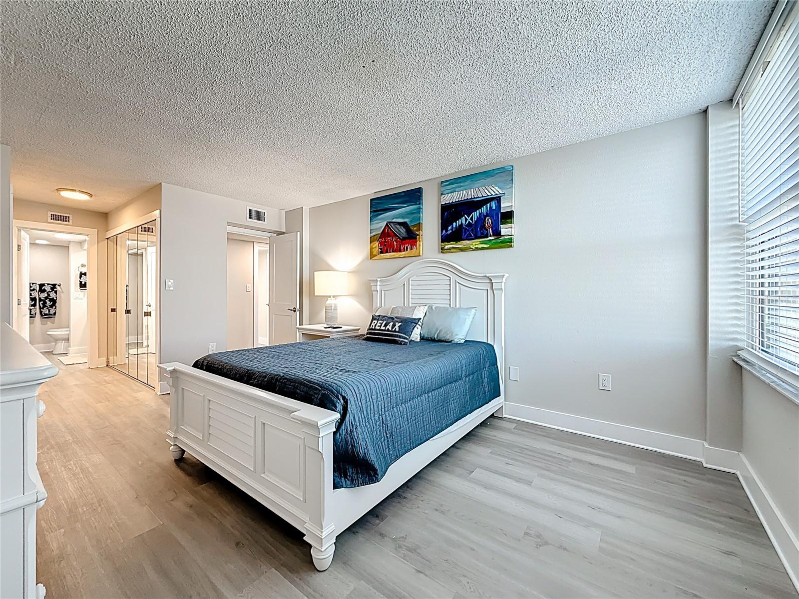 Image 34 of 79 For 400 Island Way 1411