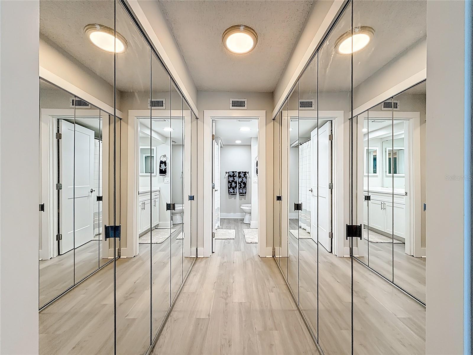 Image 36 of 79 For 400 Island Way 1411