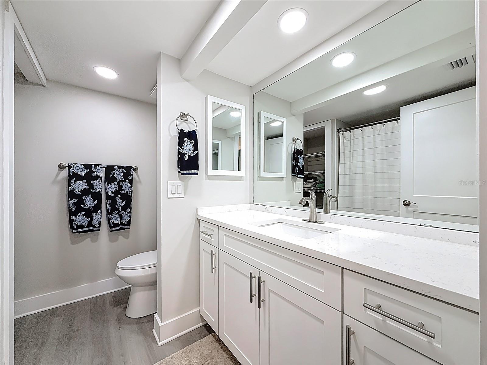 Image 39 of 79 For 400 Island Way 1411