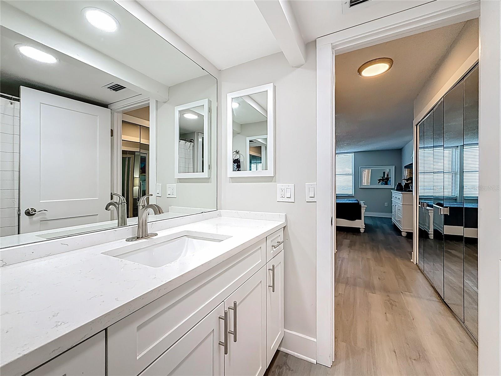 Image 41 of 79 For 400 Island Way 1411