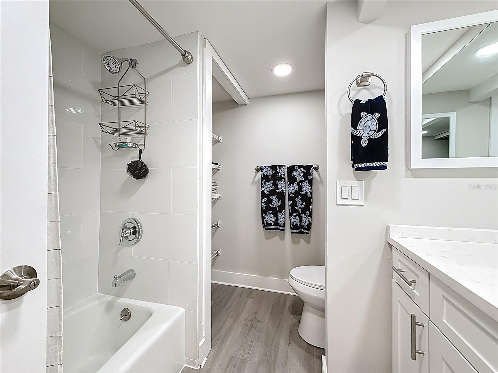 Image 42 of 79 For 400 Island Way 1411