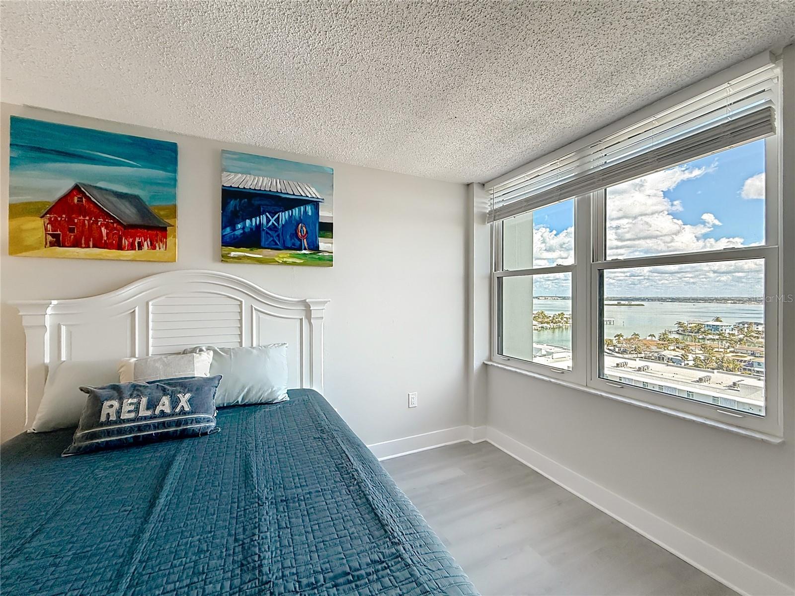 Image 45 of 79 For 400 Island Way 1411