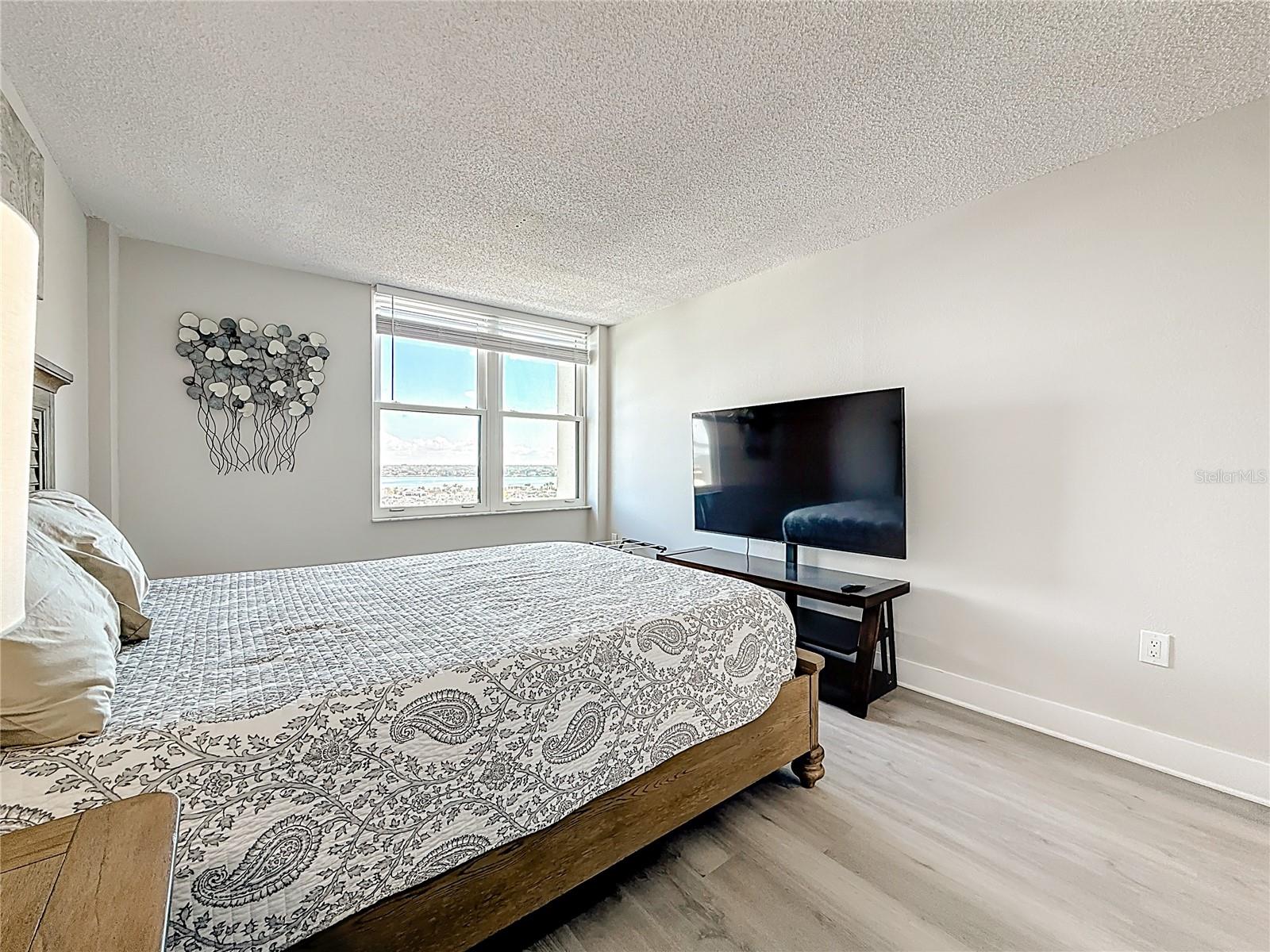 Image 46 of 79 For 400 Island Way 1411