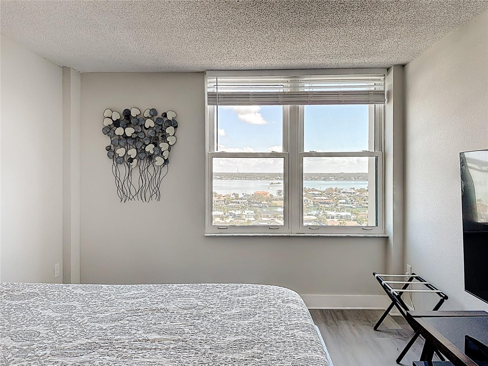 Image 47 of 79 For 400 Island Way 1411