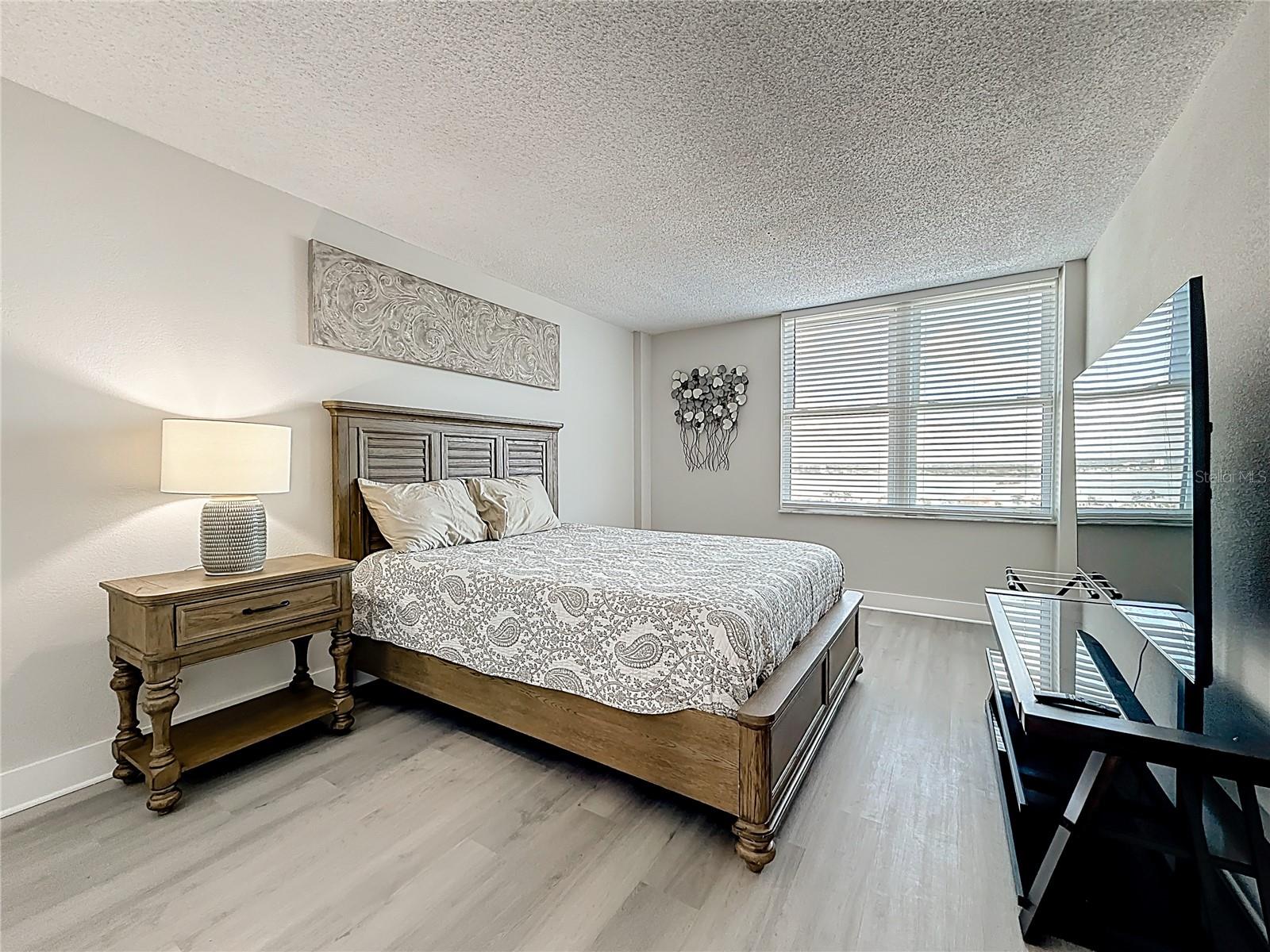 Image 48 of 79 For 400 Island Way 1411