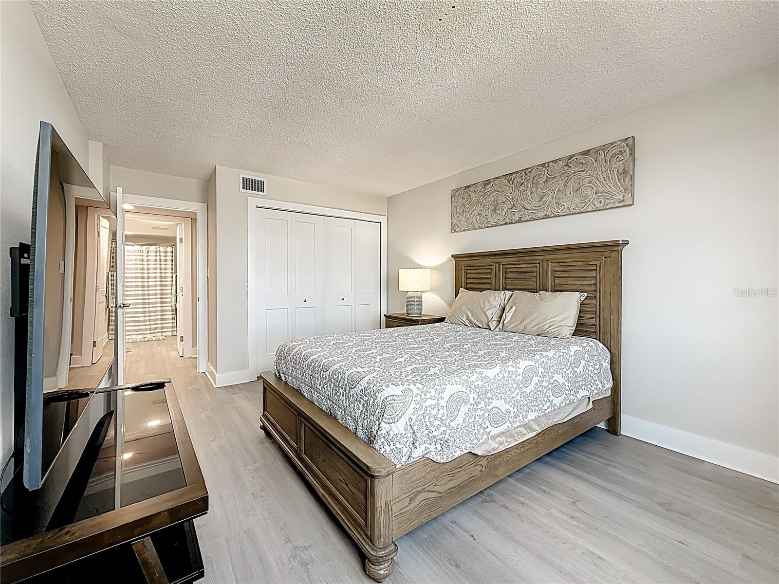 Image 50 of 79 For 400 Island Way 1411