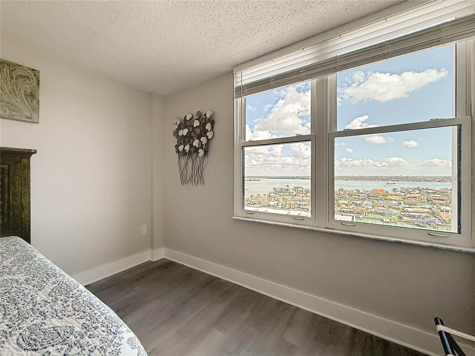 Image 52 of 79 For 400 Island Way 1411