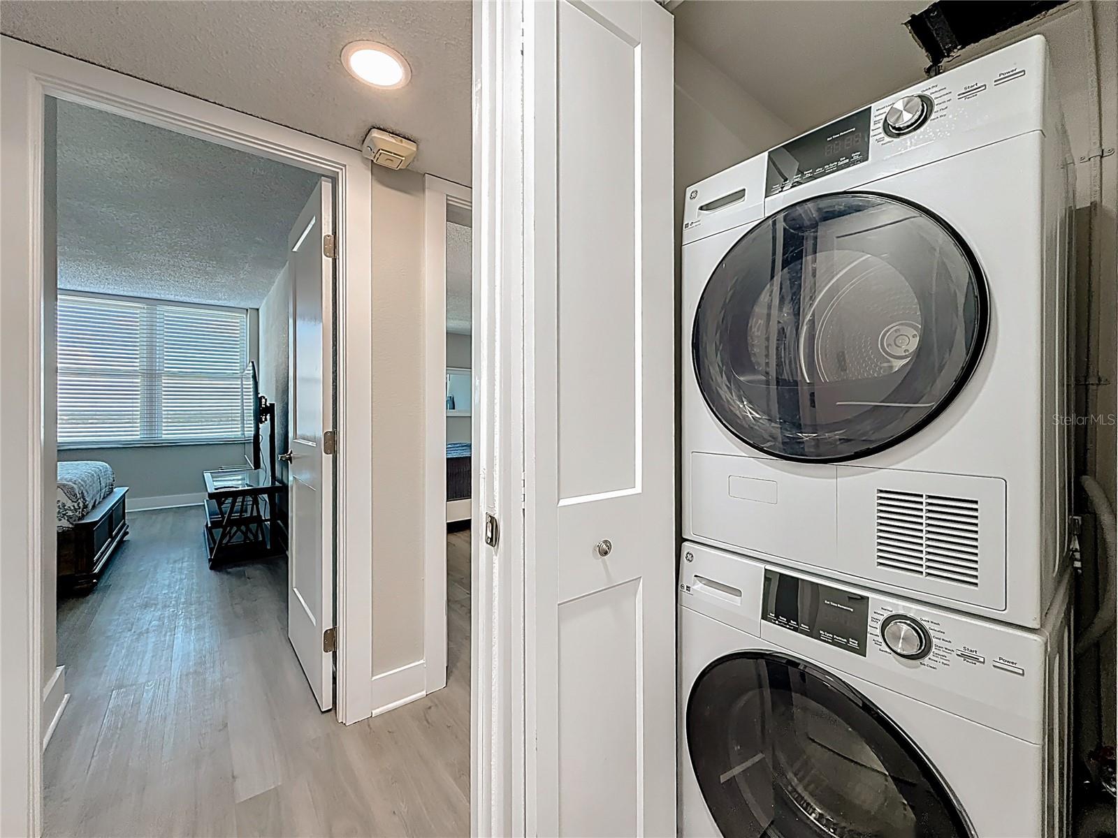 Image 57 of 79 For 400 Island Way 1411