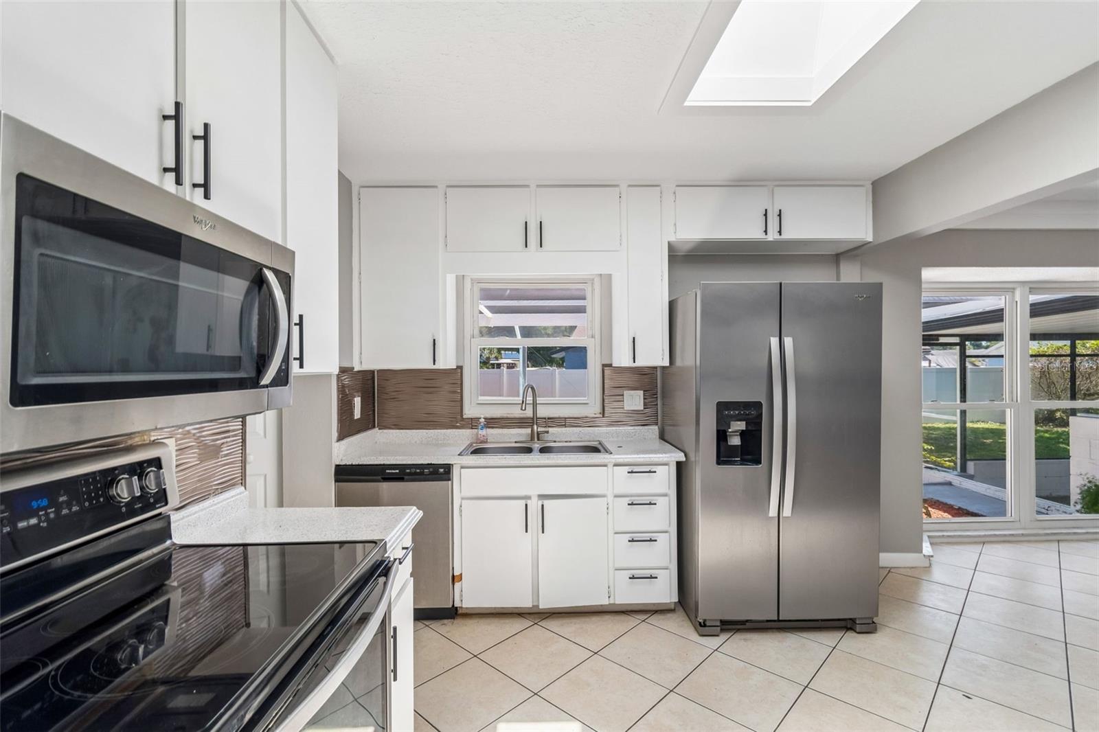 Image 22 of 69 For 7111 Gateway Court