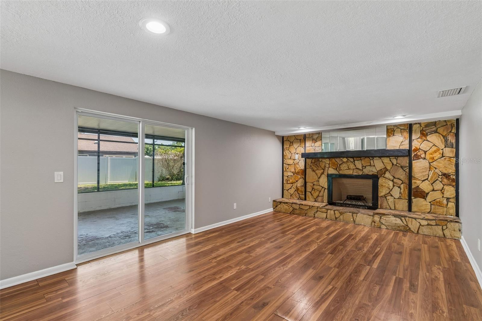 Image 29 of 69 For 7111 Gateway Court