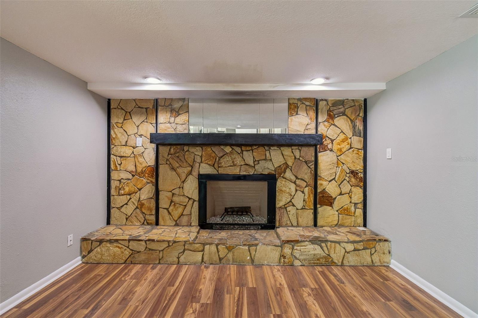 Image 30 of 69 For 7111 Gateway Court