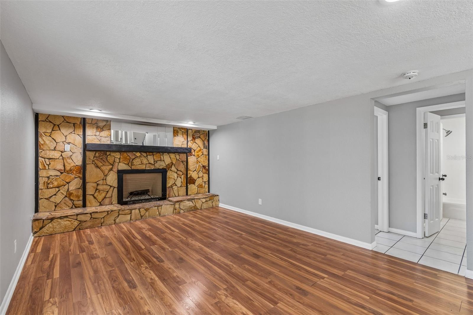 Image 32 of 69 For 7111 Gateway Court