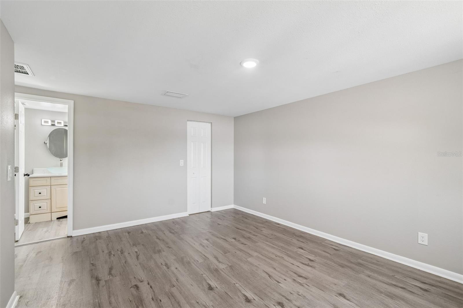 Image 42 of 69 For 7111 Gateway Court