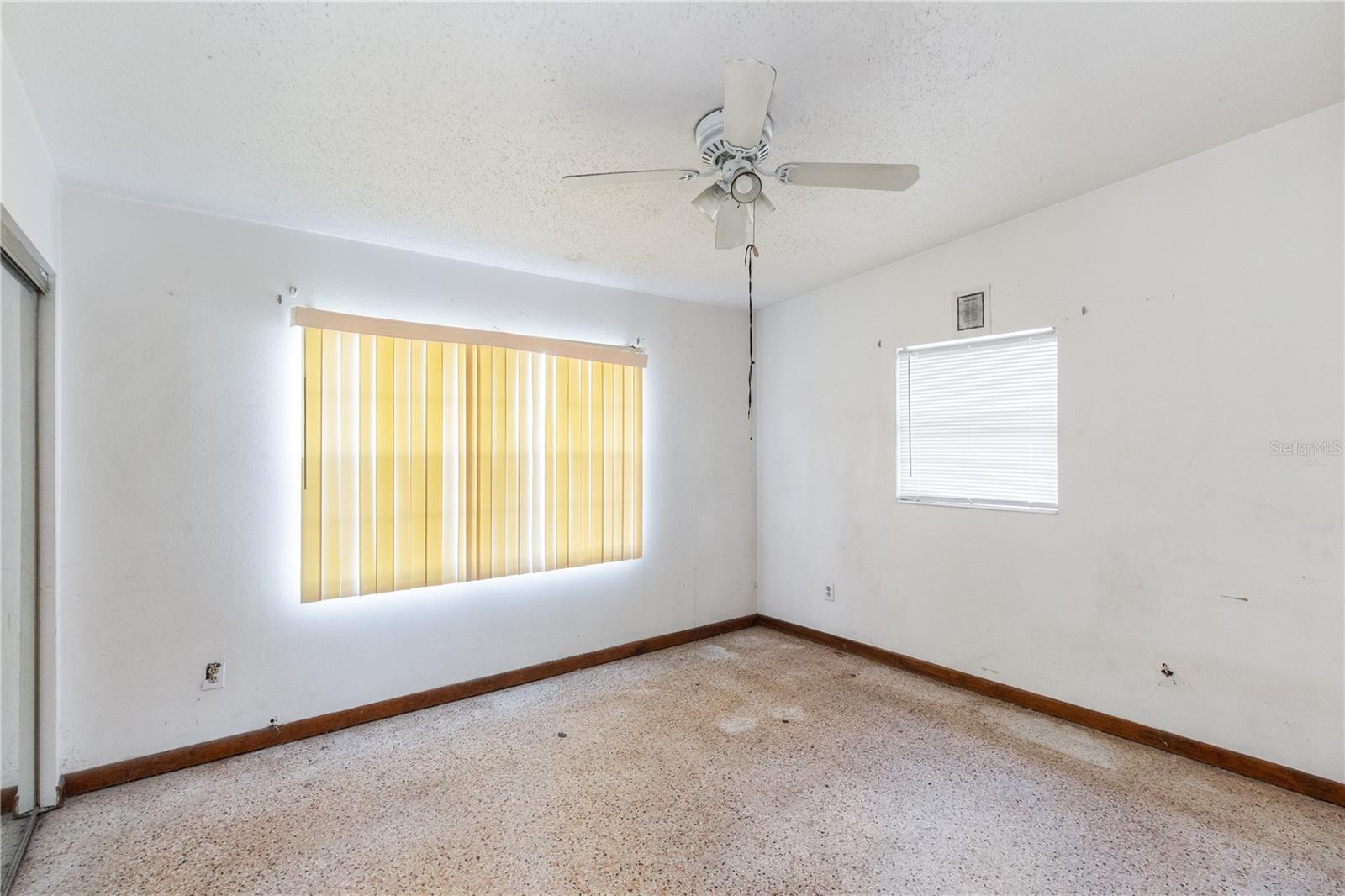 Listing photo id 10 for 8706 Ednam Place