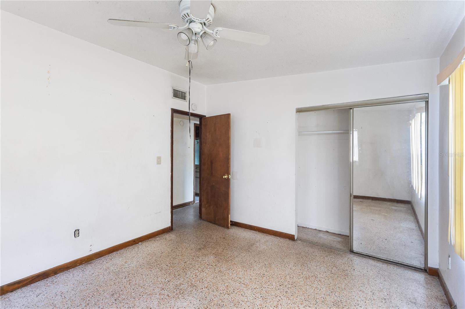 Listing photo id 11 for 8706 Ednam Place