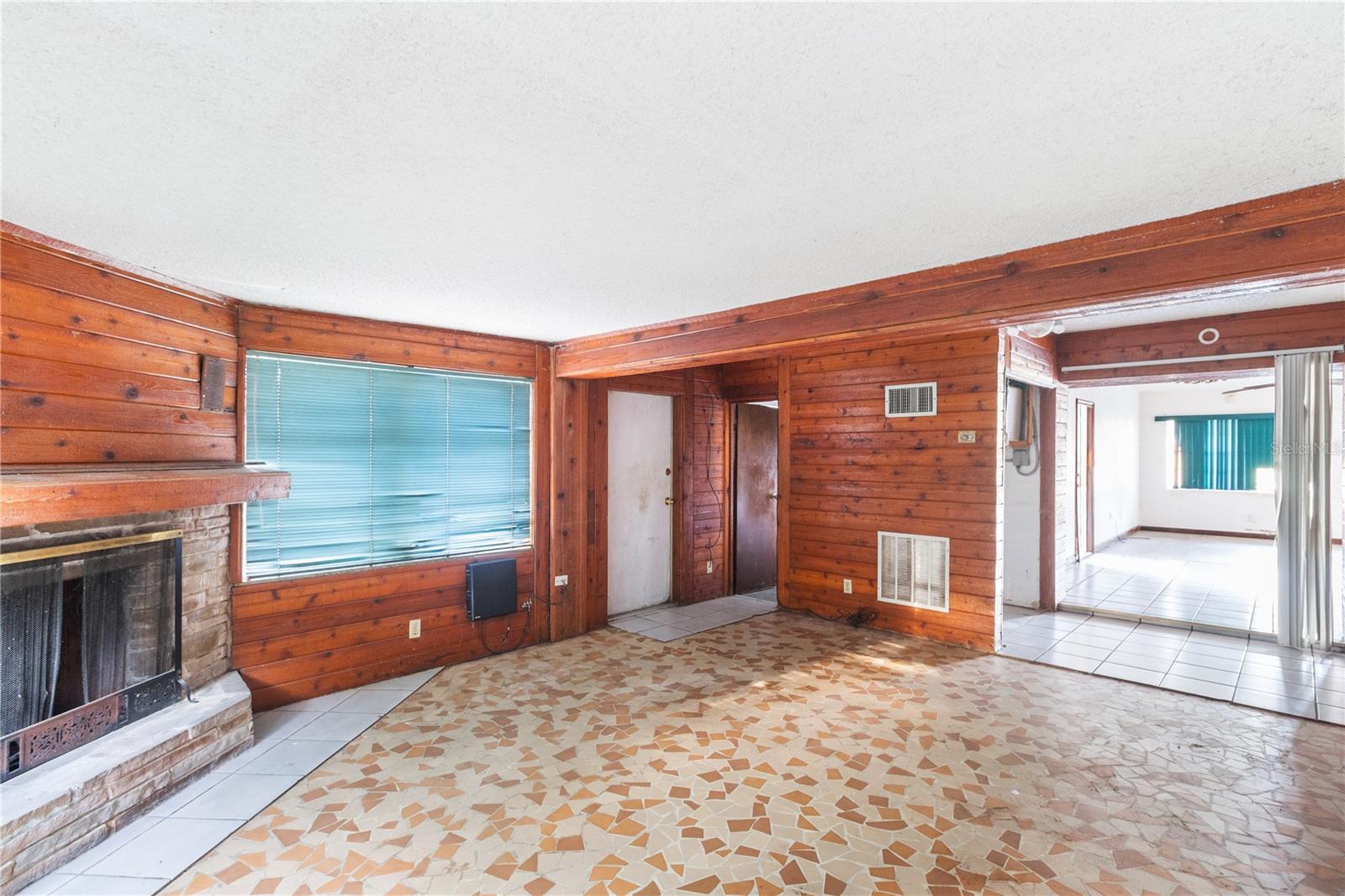 Listing photo id 14 for 8706 Ednam Place