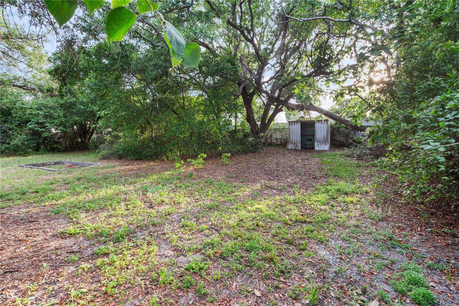 Listing photo id 17 for 8706 Ednam Place