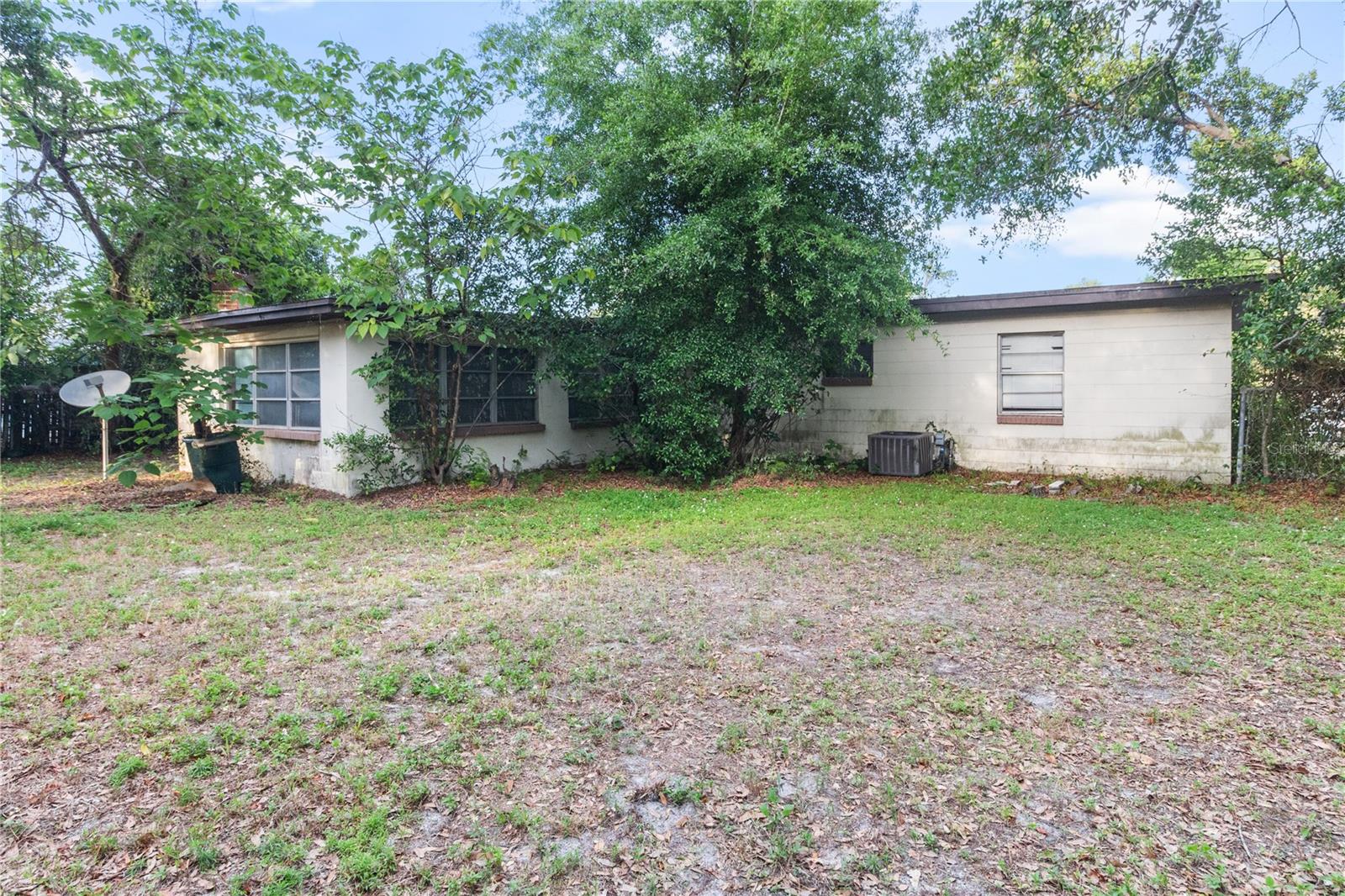 Listing photo id 18 for 8706 Ednam Place