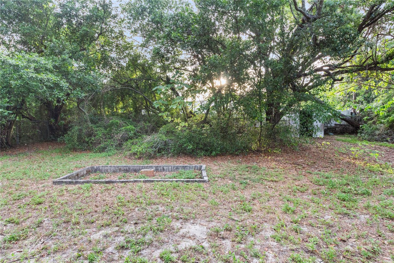 Listing photo id 19 for 8706 Ednam Place