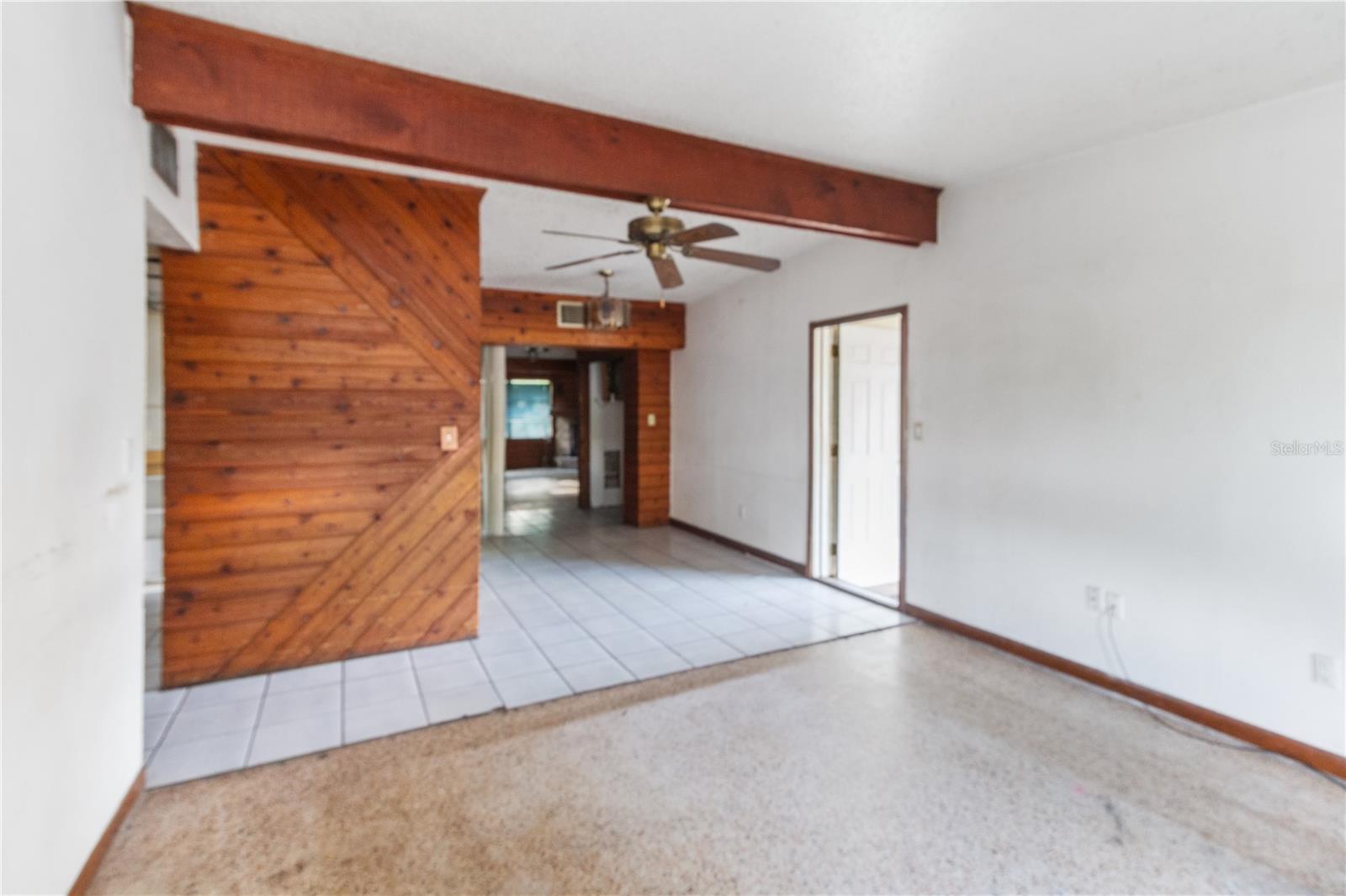 Listing photo id 4 for 8706 Ednam Place